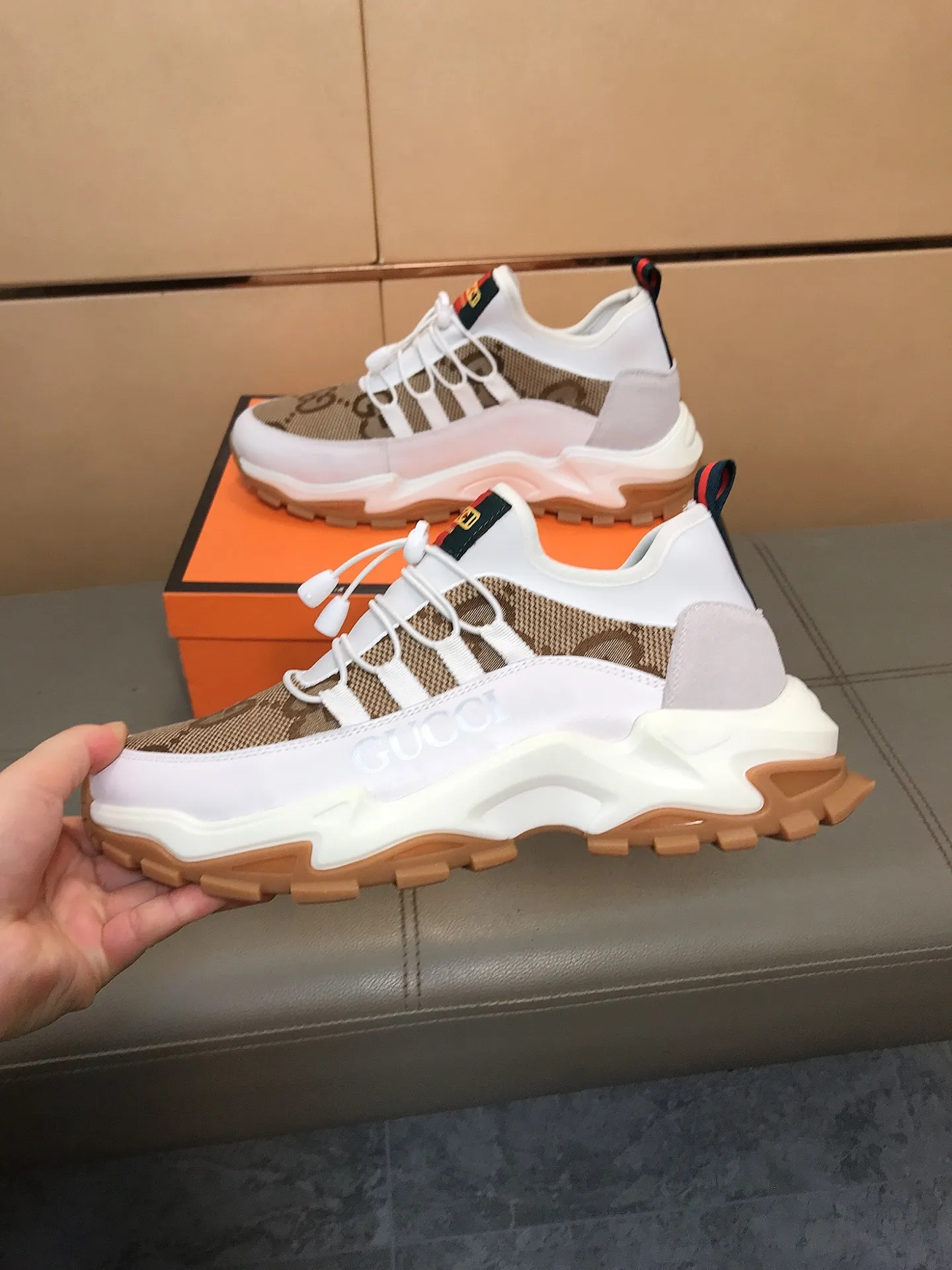 Men's shoes 240 👟👟〈GUCCI〉 New casual shoes, luxury and fashionable high-end products👉👉The perfect last shape makes this shoe immediately create a strong aristocratic atmosphere. Imported cowhide + brand printed fabric, sheepskin feet, rubber outsole super wear-resistant😍☕️Number of yards: 38～44